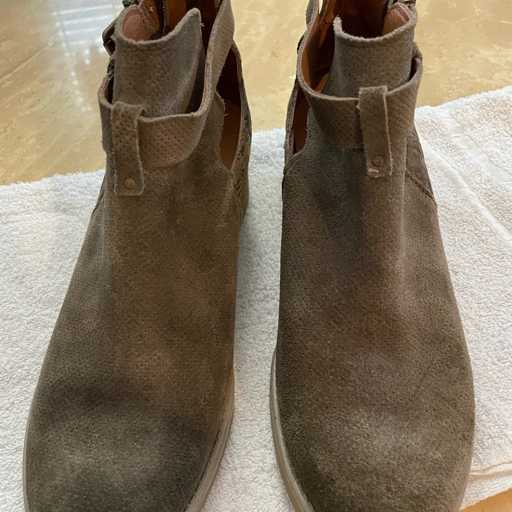 Tara M. Walking Boots size 10 Womens preowned a little worn on straps.